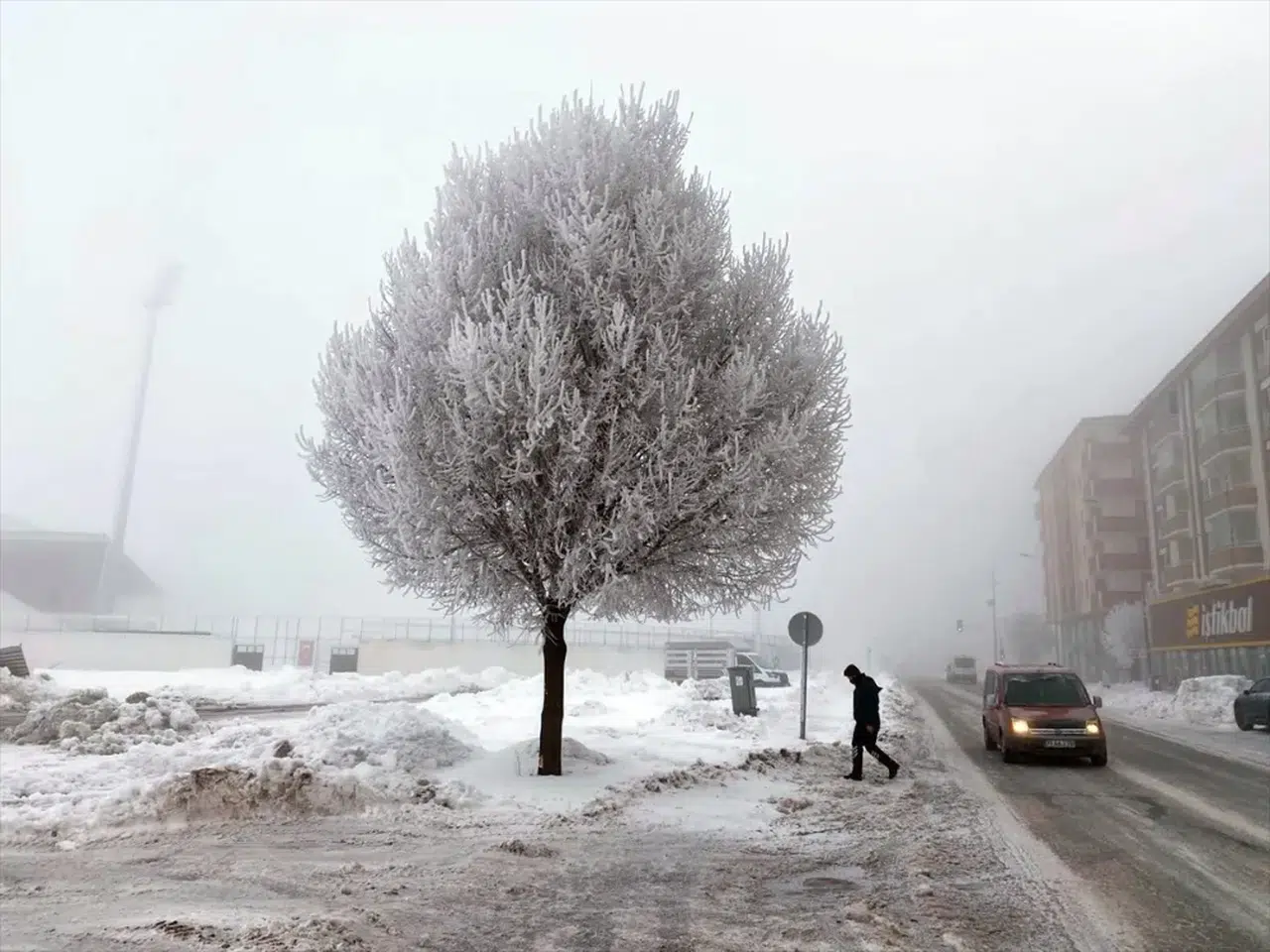 Erzurum ve Ardahan'da 15 yerleşim yerine ulaşım sağlanamıyor