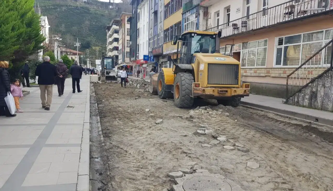 Çayeli'de çalışmalar büyük bir hızla ilerliyor