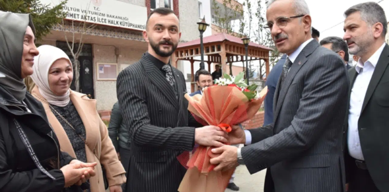 Bakan Uraloğlu: Temennimiz, göçük altındaki vatandaşlarımıza sağ salim ulaşılması