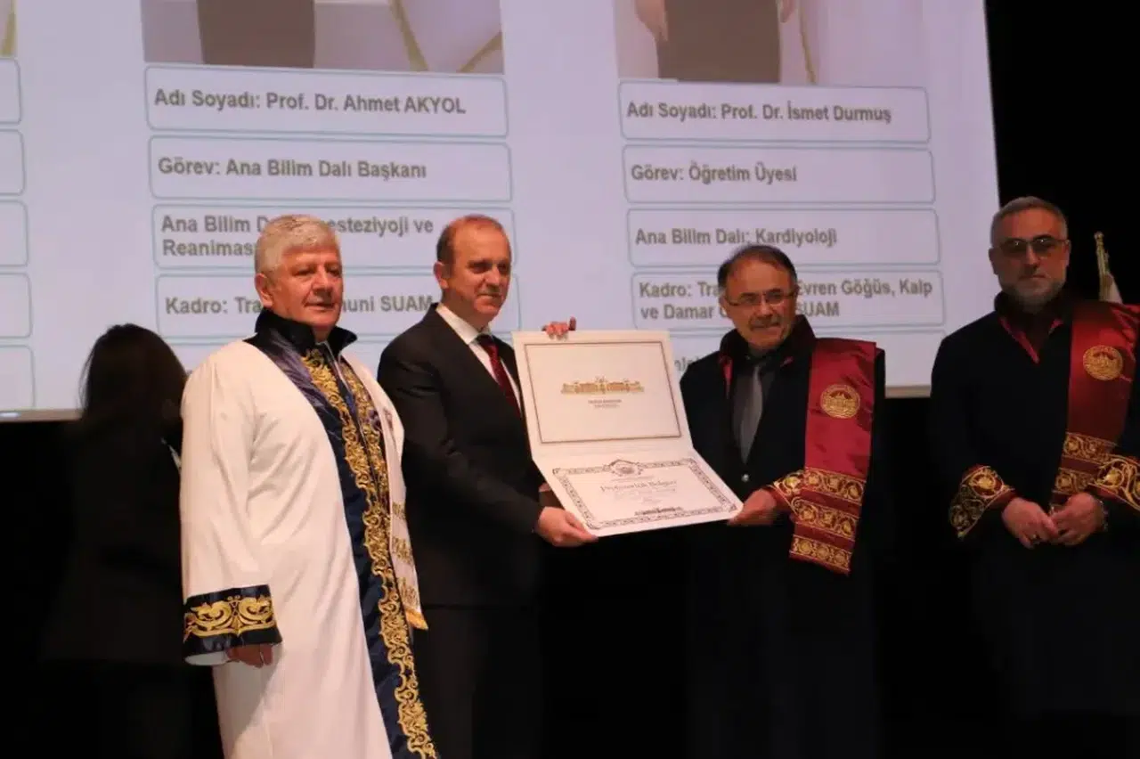 Sağlık Liderleri Trabzon'da Akademik Başarıyı Kutladılar