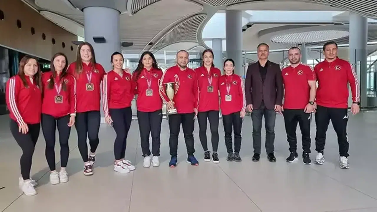 Avrupa 2'ncisi Kadın Güreş Milli Takımı, yurda döndü