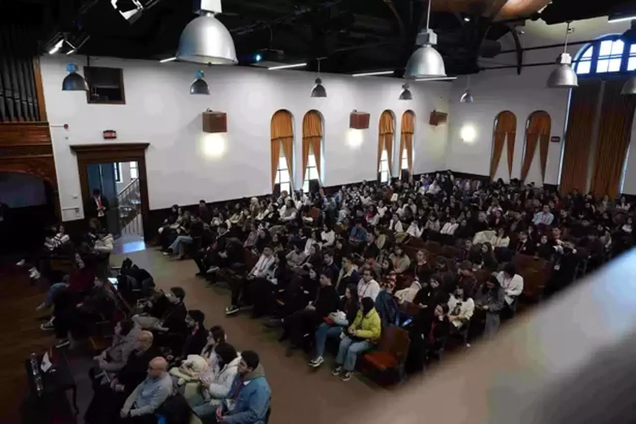 Gençlerin yüzde 83,2'si Türkiye'deki global şirketlerde çalışmayı hedefliyor