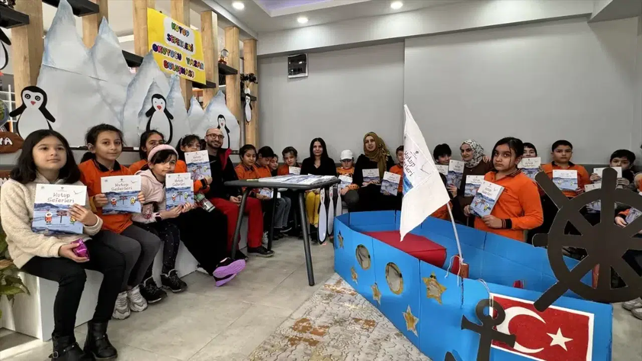 Artvin'de “Kutup Seferleri” kitabının imza günü düzenlendi