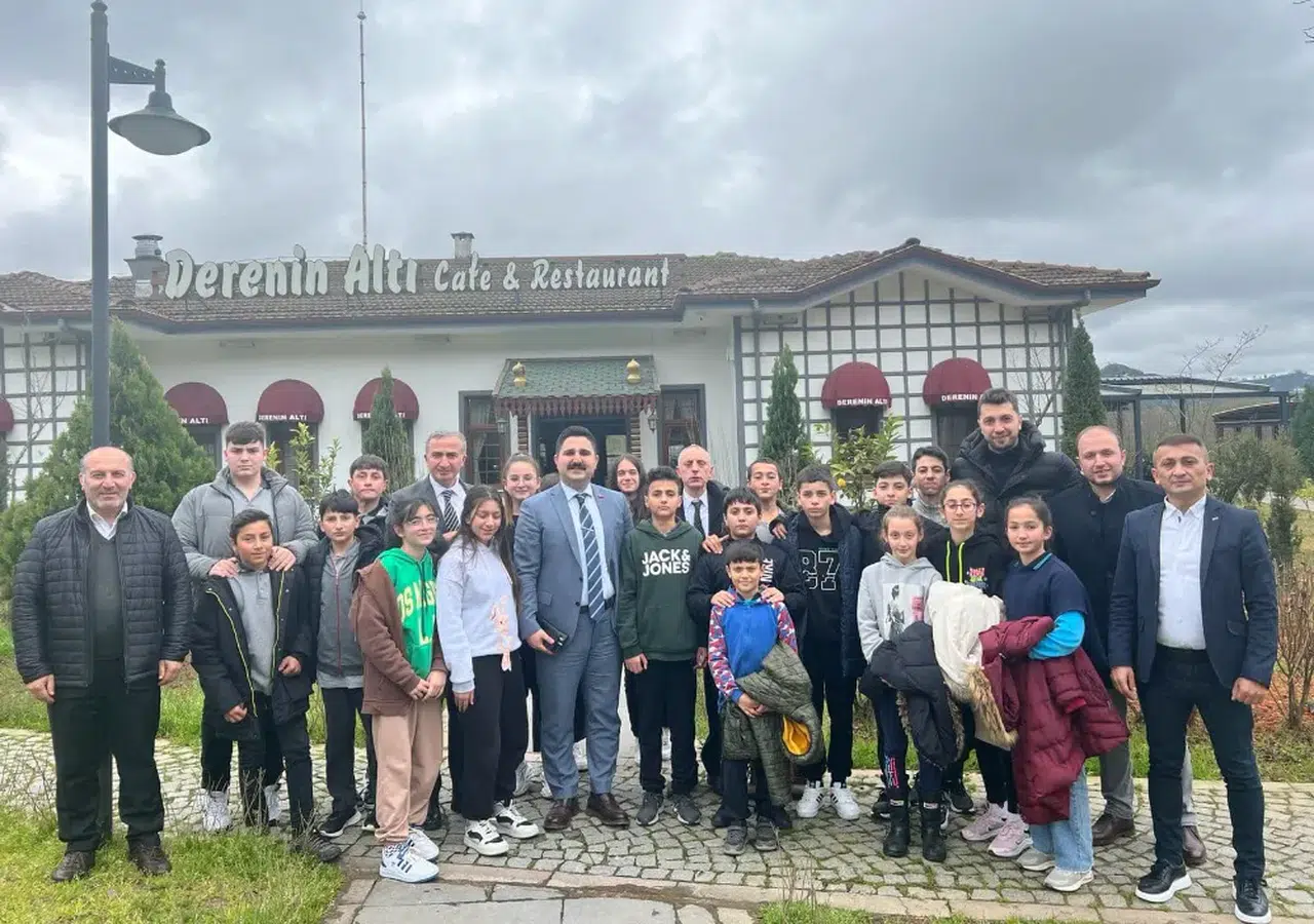 İyidere'de dereceye giren sporcular yemekte buluştu