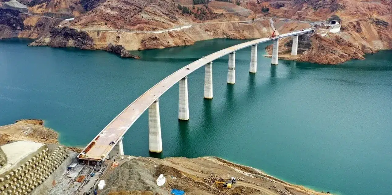 Yusufeli’nde İki Yakayı Birleştiren Dev Viyadük Hizmete Açılıyor