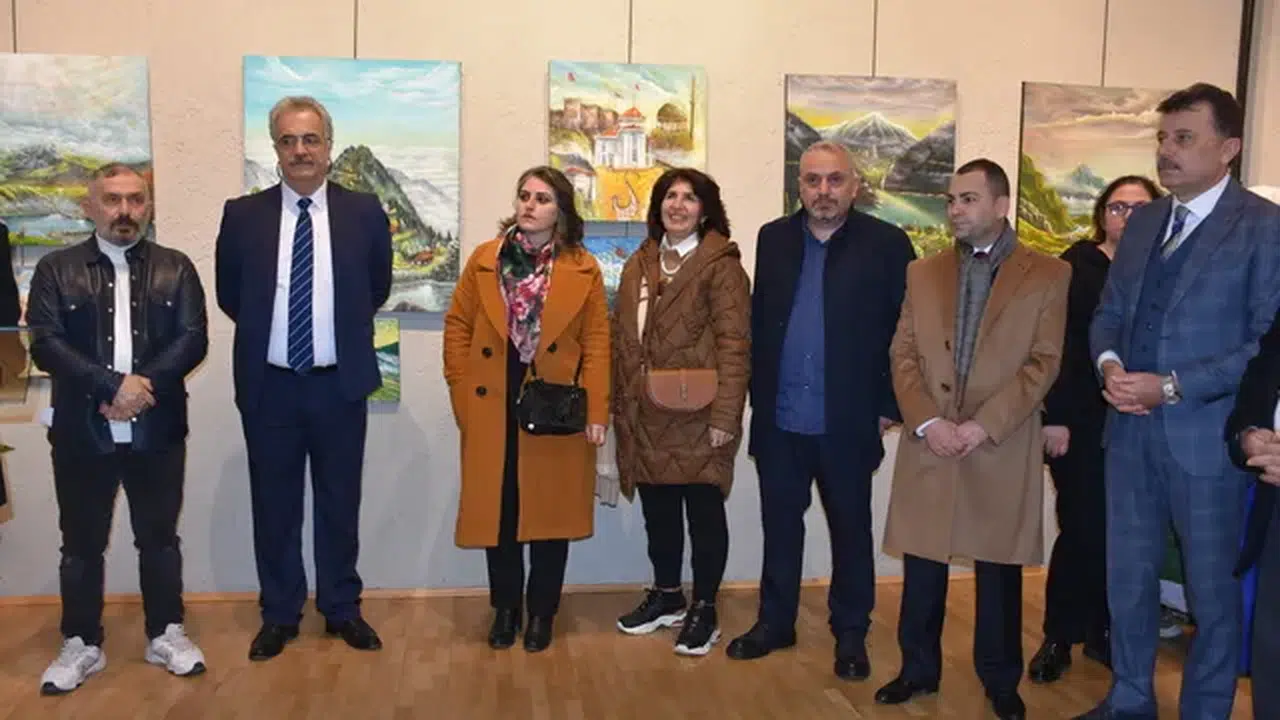 Trabzon'da "Doğa Hikayeleri" adlı resim sergisi açıldı