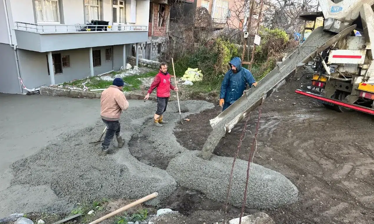 Fındıklı'da betonlama çalışmaları sürüyor
