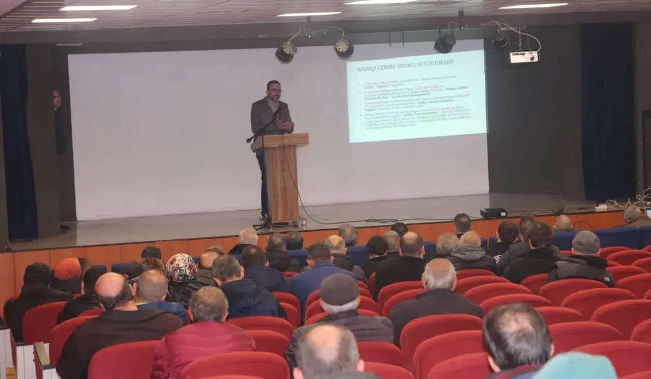 Ardeşen Kaymakamlığı'ndan balıkçılara eğitim verdi