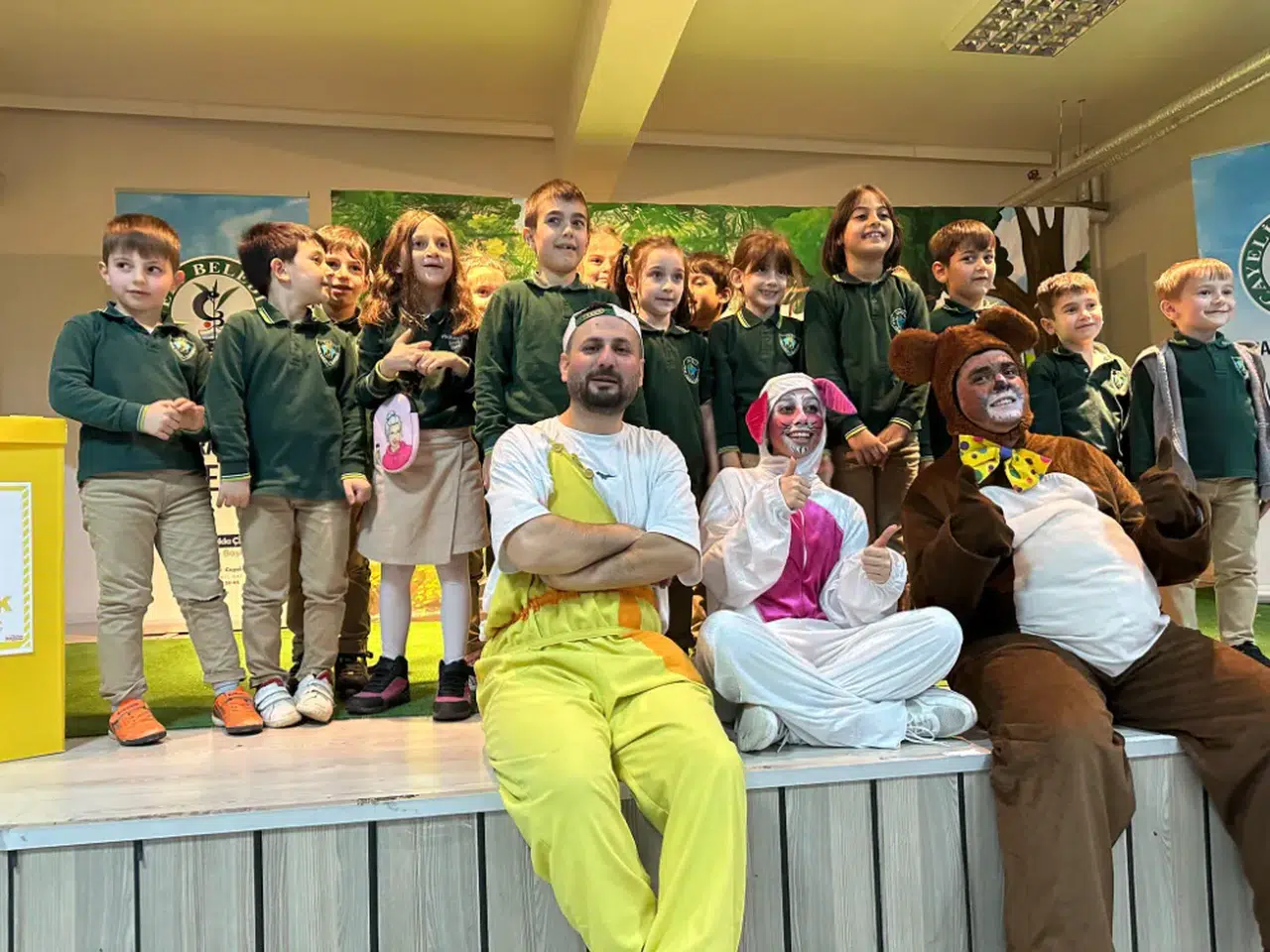 Çayeli Belediyesi'nden miniklere tiyatro gösterisi