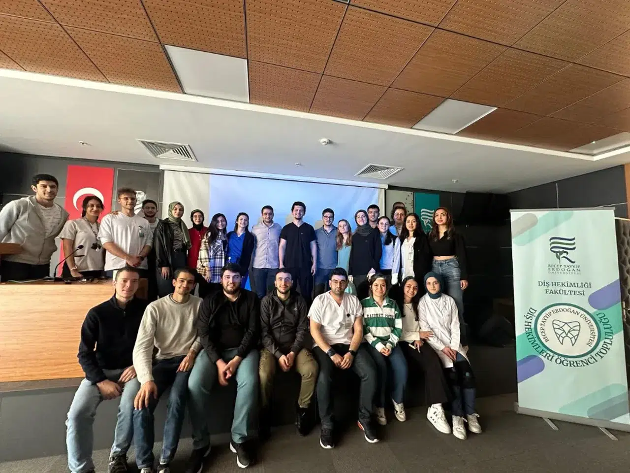 RTEÜ'nde diş enfeksiyonları ile ilgili konferans yapıldı