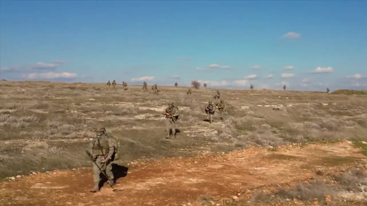 Milli Savunma Bakanlığı, komandoların yarışmasından görüntüler paylaştı