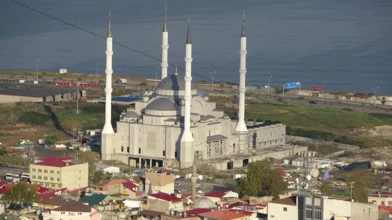 Trabzon Şehir Camii ve Külliyesi yakında tamamlanıyor