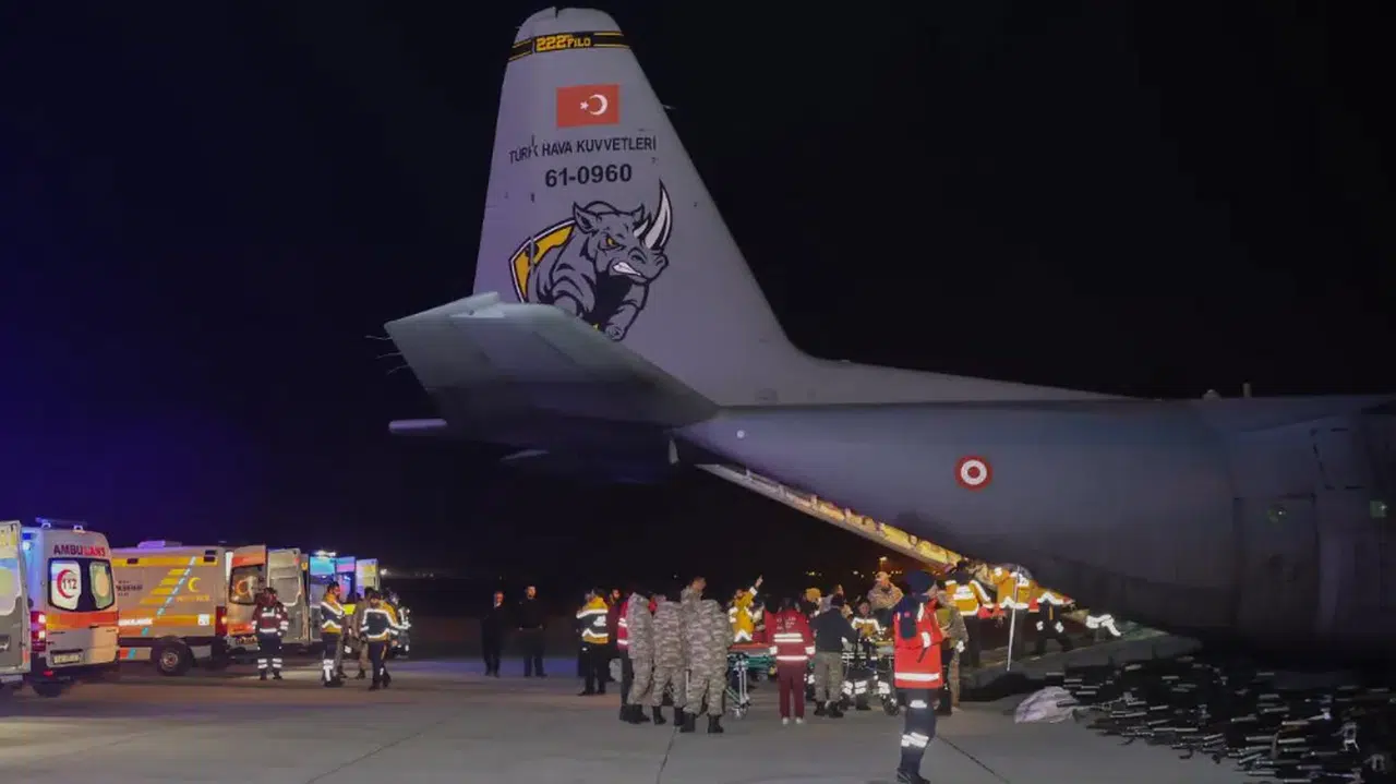 Türkiye'nin "sağlık üssü" İstanbul'da binlerce depremzedenin yaraları sarıldı