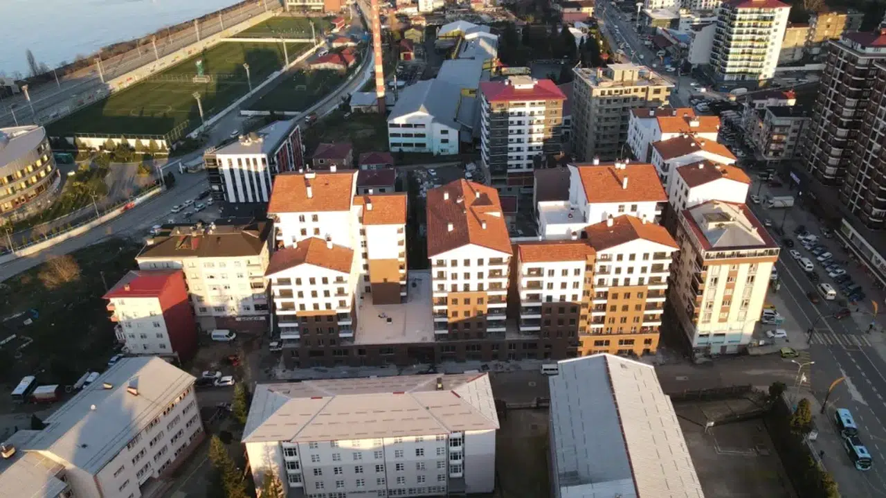 Rize'nin şehir merkezinde bulunan Pisa Kuleleri' teslim ediliyor