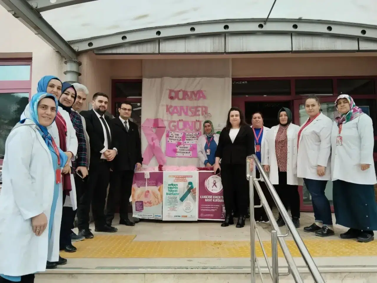 MAÇKA TSM’DE  4 ŞUBAT DÜNYA KANSER GÜNÜ STANT ETKİNLİĞİ