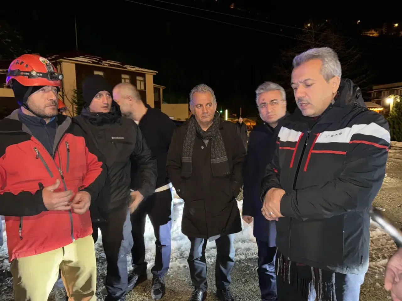 Rize'de iş makinesi operatörü çığ düşmesi sonucu yaralandı