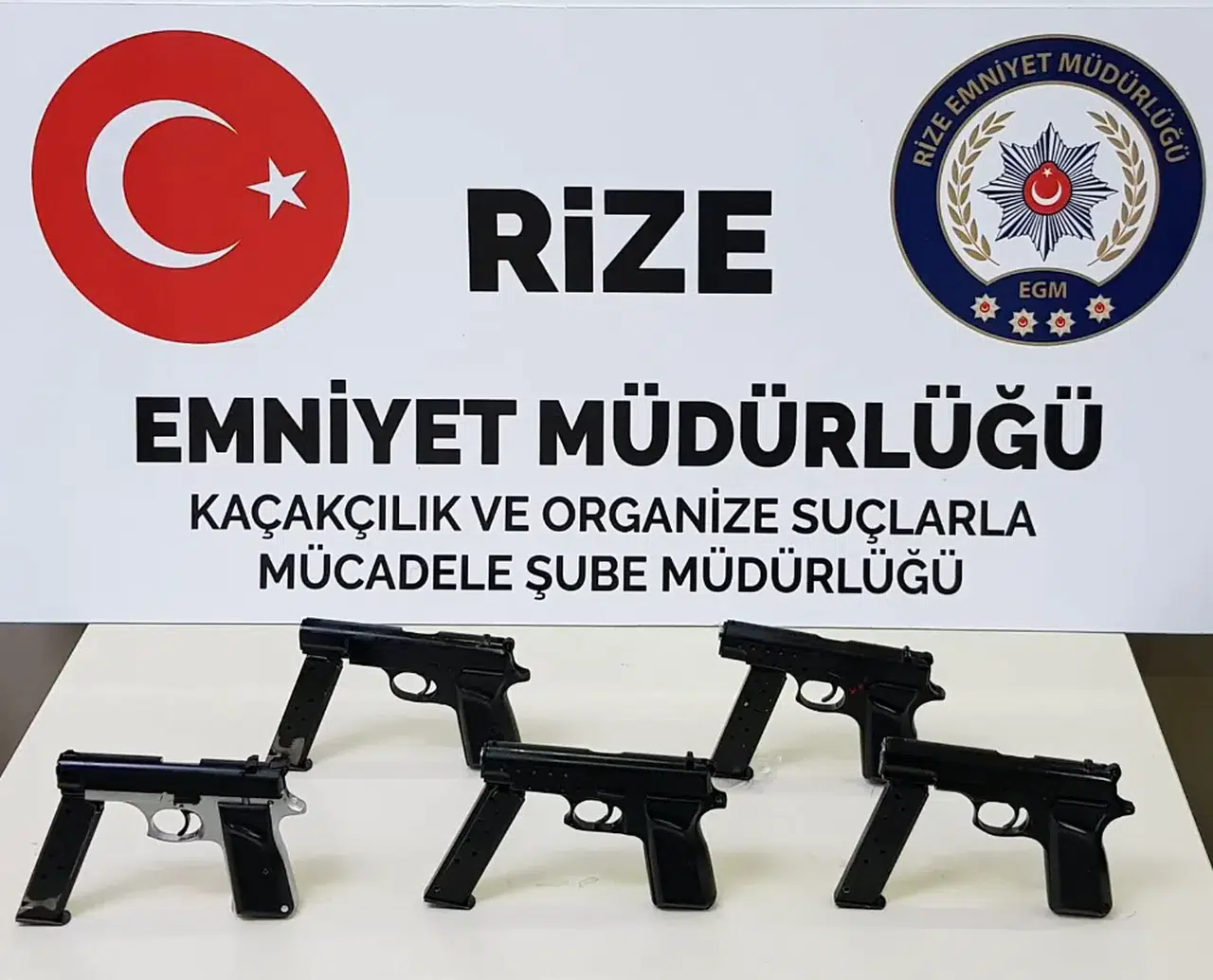 Rize'de silah kaçakçılığı operasyonunda gözaltına alınan 21 kişiden ikisi tutuklandı