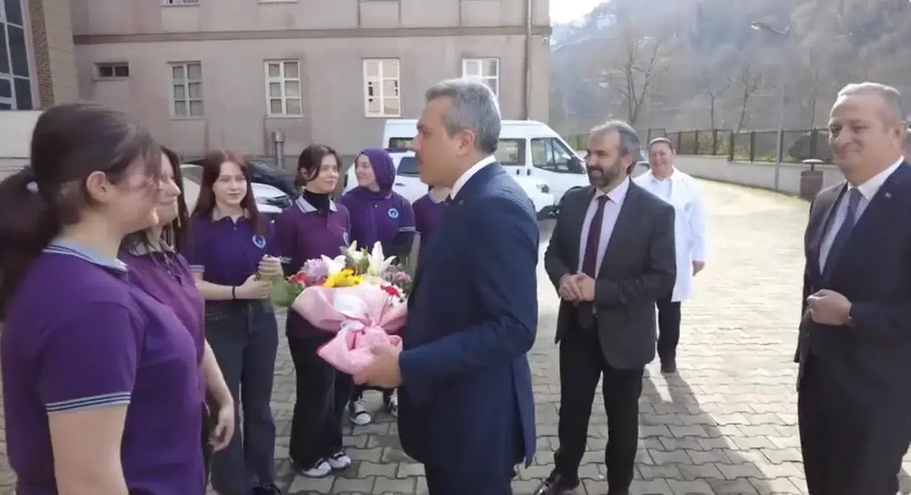 Vali Baydaş Güzel Sanatlar Lisesi'ne ziyarette bulundu