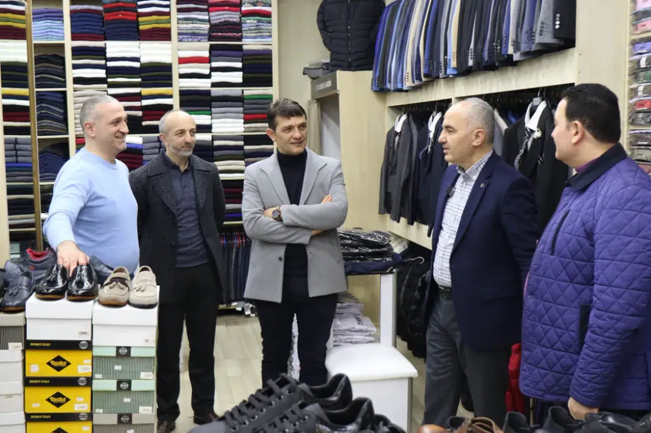 Başkan Metin halkın içinde olmaya devam ediyor