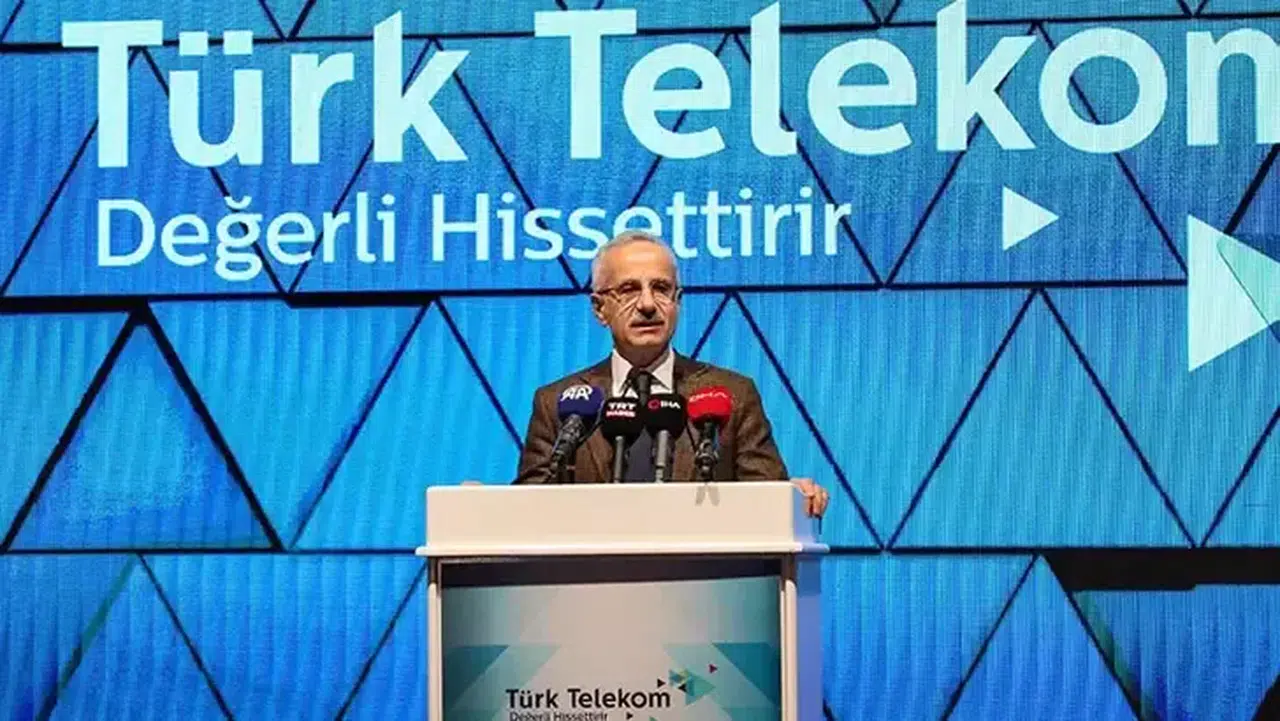 Bakan Uraloğlu: Türkiye'yi telekomünikasyon merkezi haline getiriyoruz