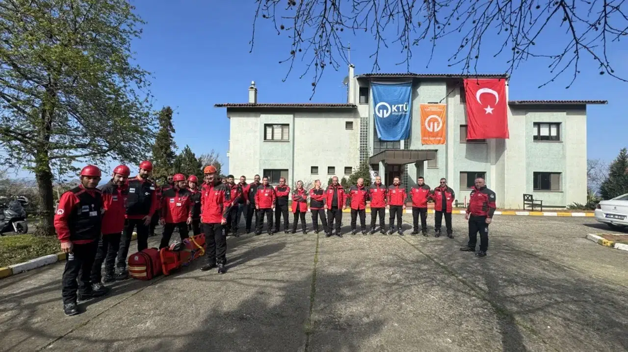 Trabzon'da kamyonetin çarpmasıyla yüksekten düşen kişi öldü