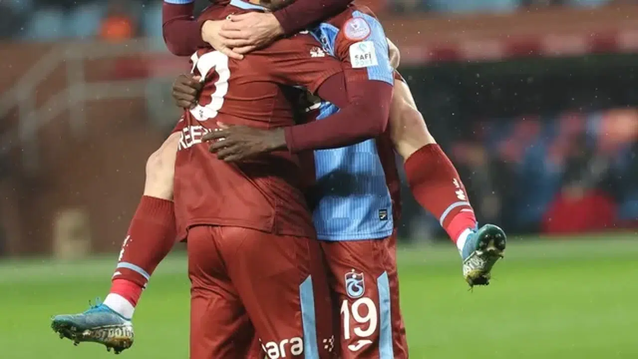 Karagümrük'ü farklı geçen Trabzonspor, Fenerbahçe maçı öncesi moral buldu