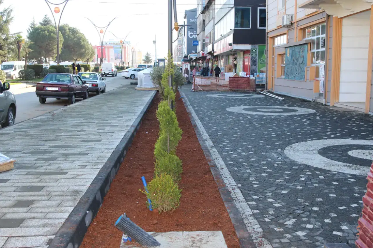 "Gülbahar Hatun Caddesi Peyzaj Projesi Vakfıkebir'de Tamamlanmak Üzere: Belediye Başkanı Balta'dan Açıklama"
