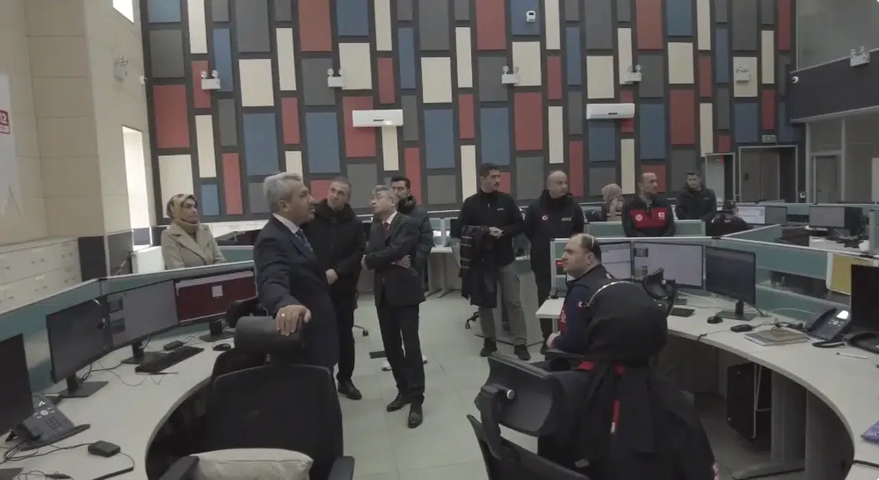 Vali Baydaş 112 Acil Çağrı Merkezi'ni ziyaret etti
