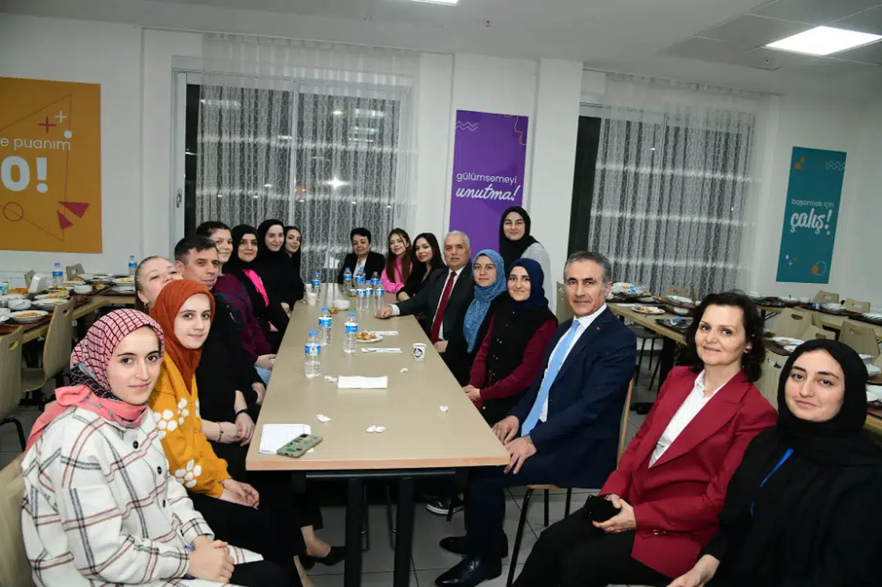 Trabzon Valisi Aziz Yıldırım'dan Öğrencilere Motivasyon Konuşması