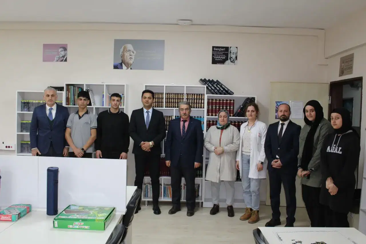 Kaymakam Yükselecek'den Adem Özdemir Anadolu Lisesini ziyaret