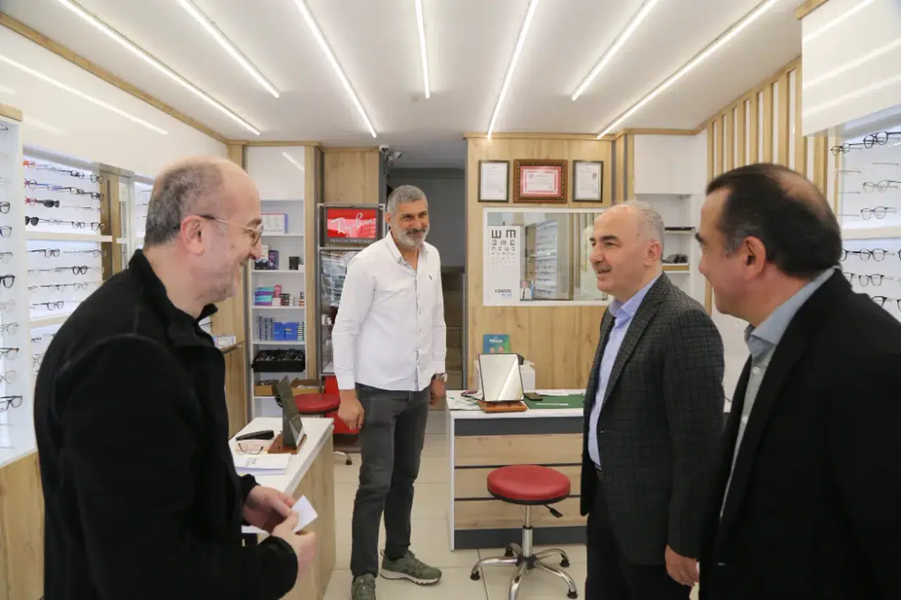 Rahmi Metin RTEÜ Araştırma Hastanesi'nde hastaları ziyaret etti