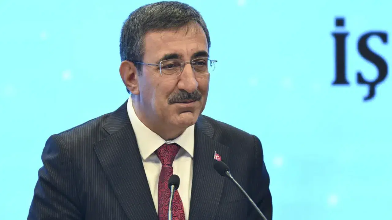 Cumhurbaşkanı Yardımcısı Yılmaz şehit ailesini ziyaret etti