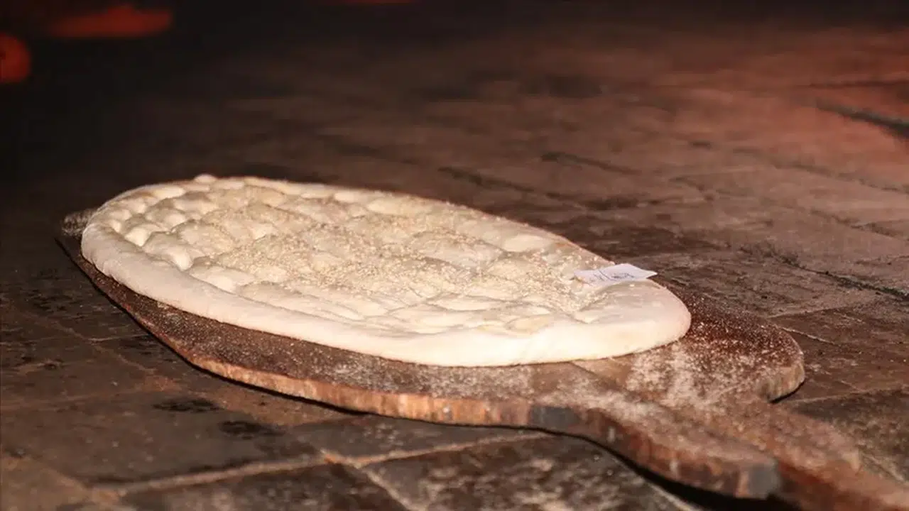 Erzurum'da siparişle yapılan ramazan pideleri "isme özel" çıkıyor