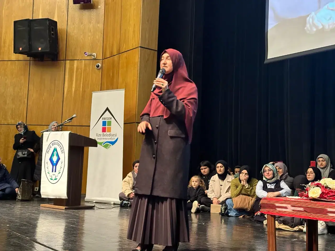 Saliha Erdim'in katılımıyla "Ailede Ramazan Nasıl Yaşanmalı" konferansı düzenlendi