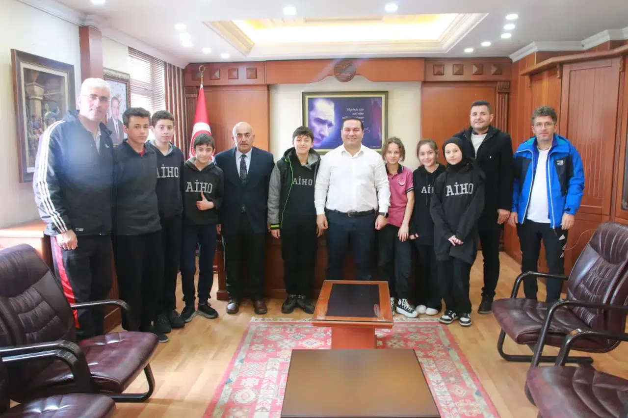 Ardeşen İmam Hatip Ortaokulu öğrencileri Kaymakam Altay'ı ziyaret etti