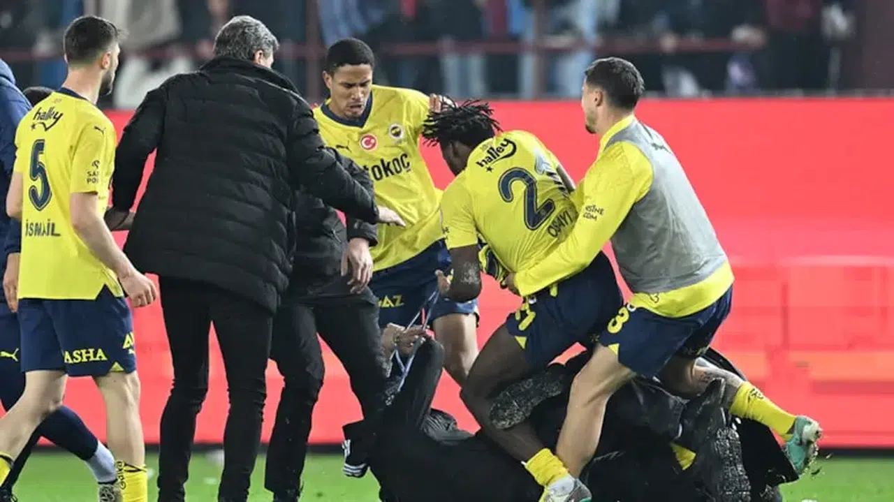 Fenerbahçe, Trabzonspor maçı sonrası yaşanan olayları FIFA'ya taşıyor