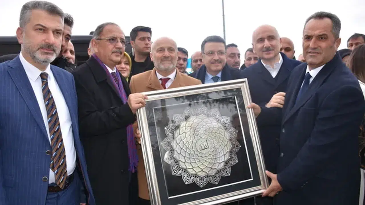 Bakan Özhaseki: Asrın felaketini asrın dönemi sıfatına döndürdük