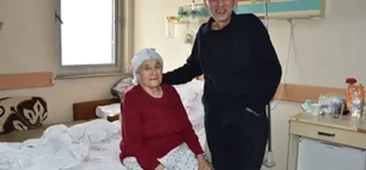 Trabzon'da 84 yaşındaki kadının karnından 10 kilogramlık kitle ameliyatla alındı