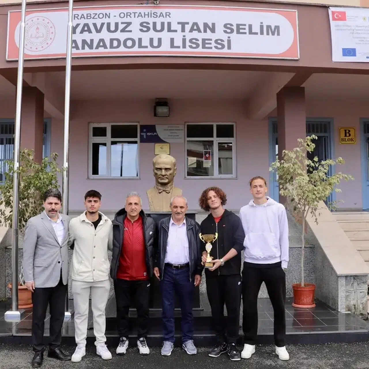 Lise futbol takımının hedefi, dünya kupasını 3. kez Trabzon'a getirmek