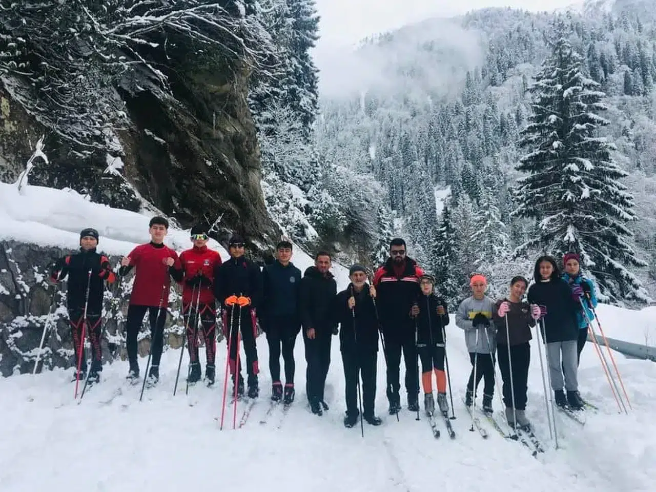 Başkan Haşimoğlu'ndan Kayak Takımına ziyaret