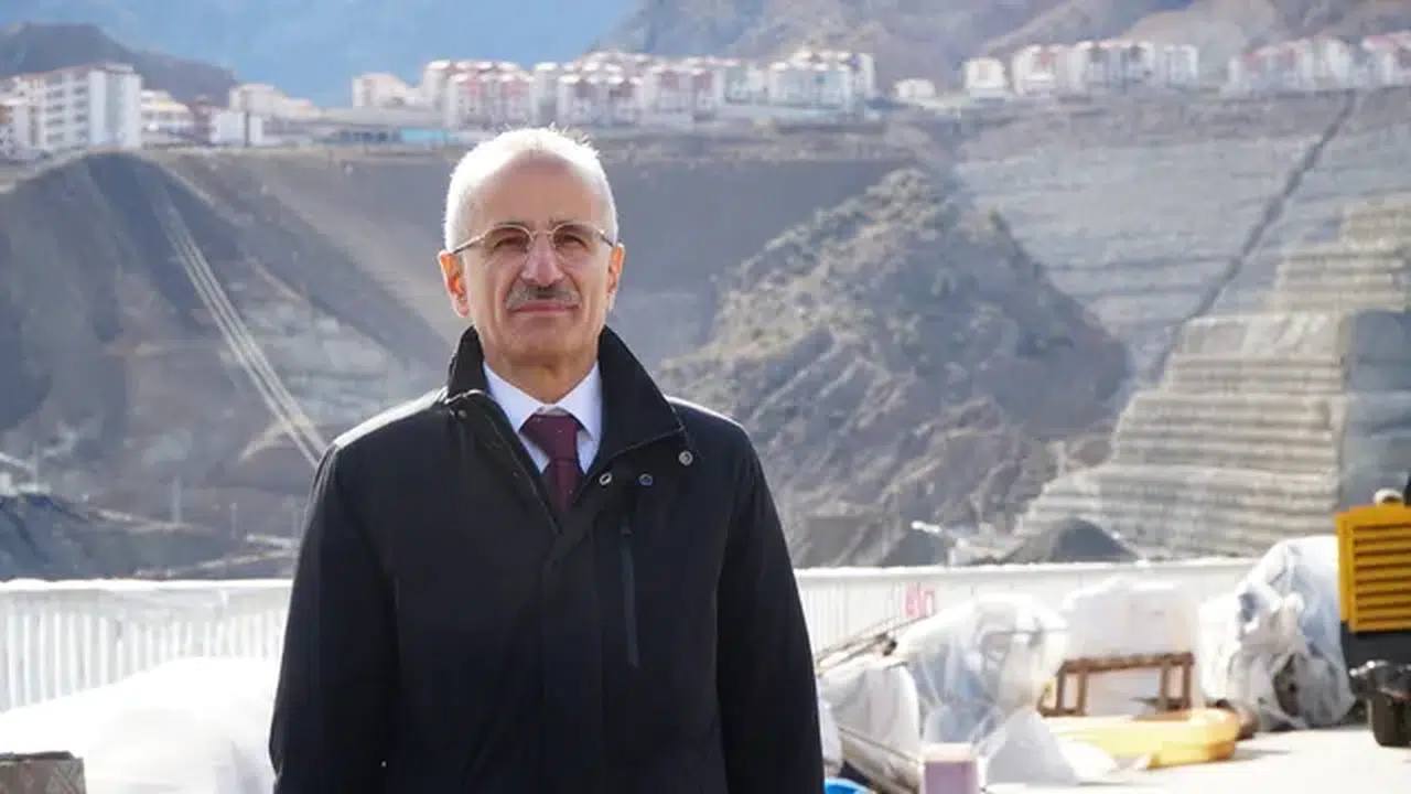 Bakan Uraloğlu: İşimiz, size daha iyi şartlarda hizmet edebilmek