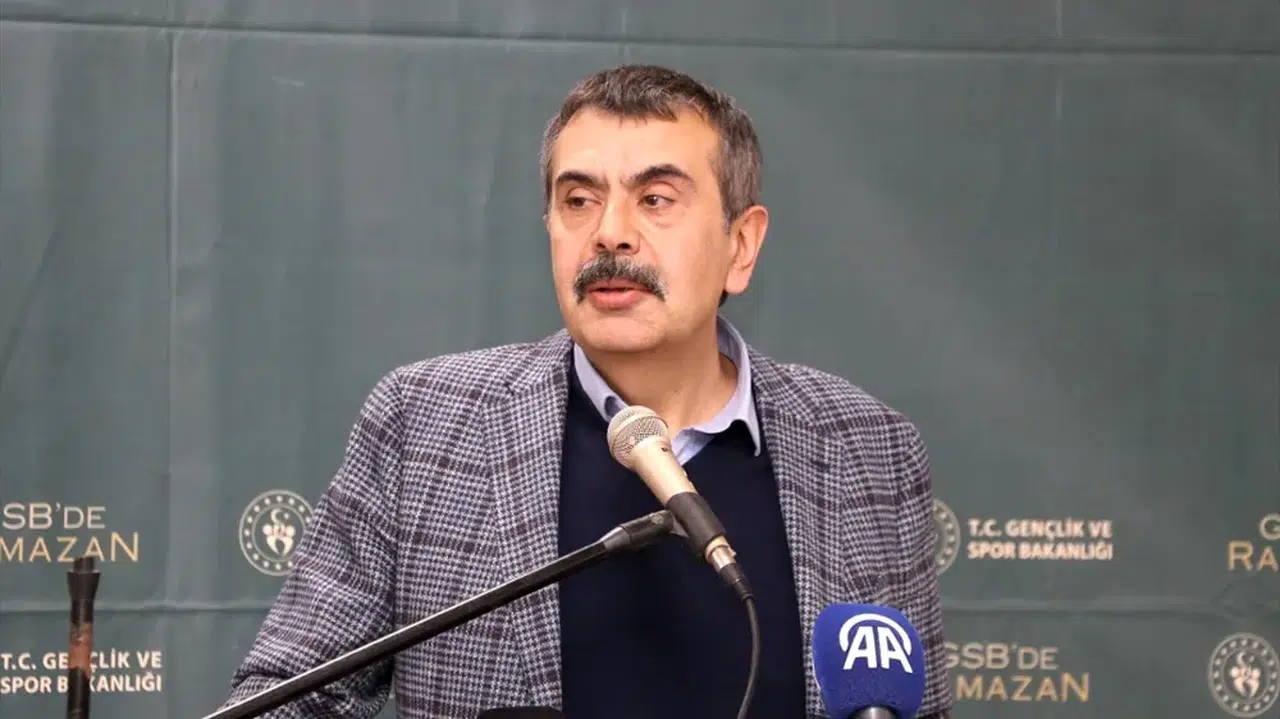 Milli Eğitim Bakanı Tekin, Erzurum'da üniversite öğrencileriyle iftarda buluştu