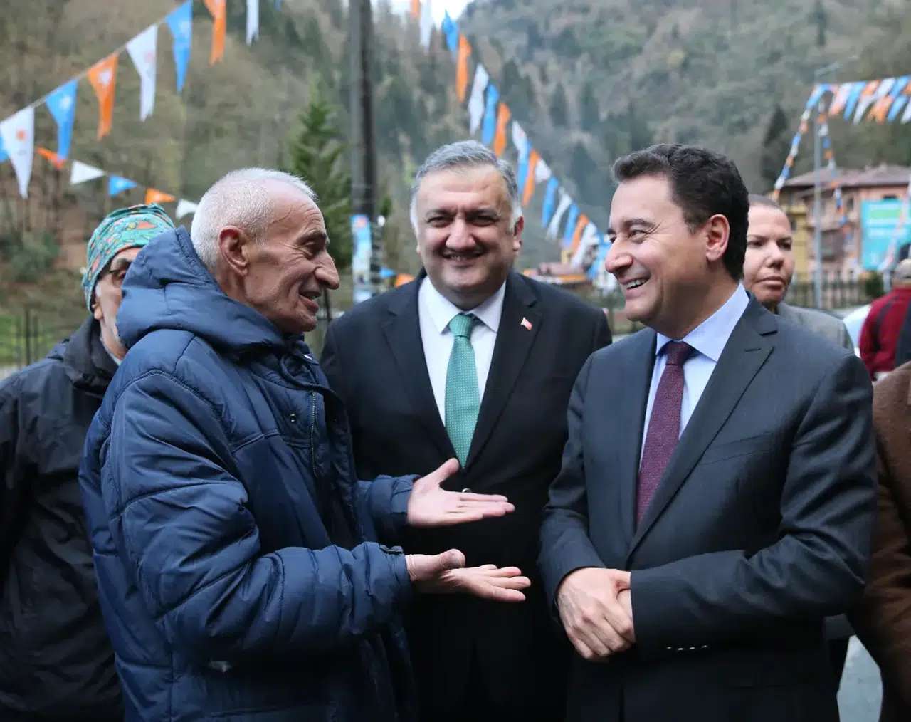 DEVA Partisi Genel Başkanı Babacan, Rize'de seçim çalışmalarını sürdürdü