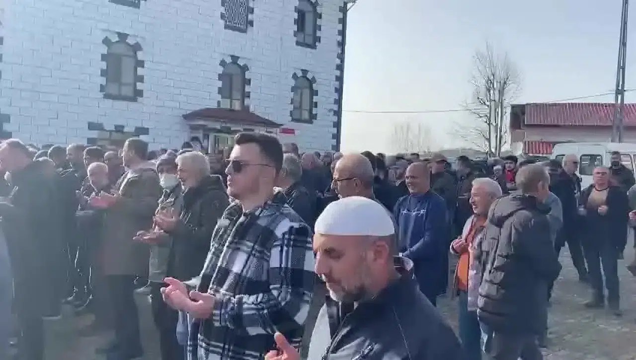 TRABZON'DA İÇME SUYU HATTI ÇALIŞMASI SIRASINDA MEYDANA GELEN GÖÇÜKTE HAYATINI KAYBEDEN İŞÇİLER TOPRAĞA VERİLDİ