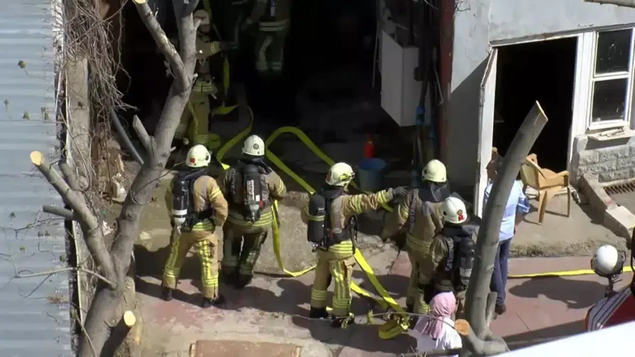 Küçükçekmece'de tekstil fabrikasında yangın