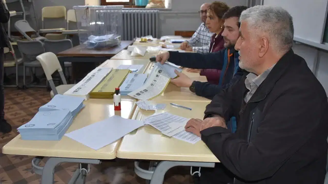 Trabzon'da seçmen sandık başında