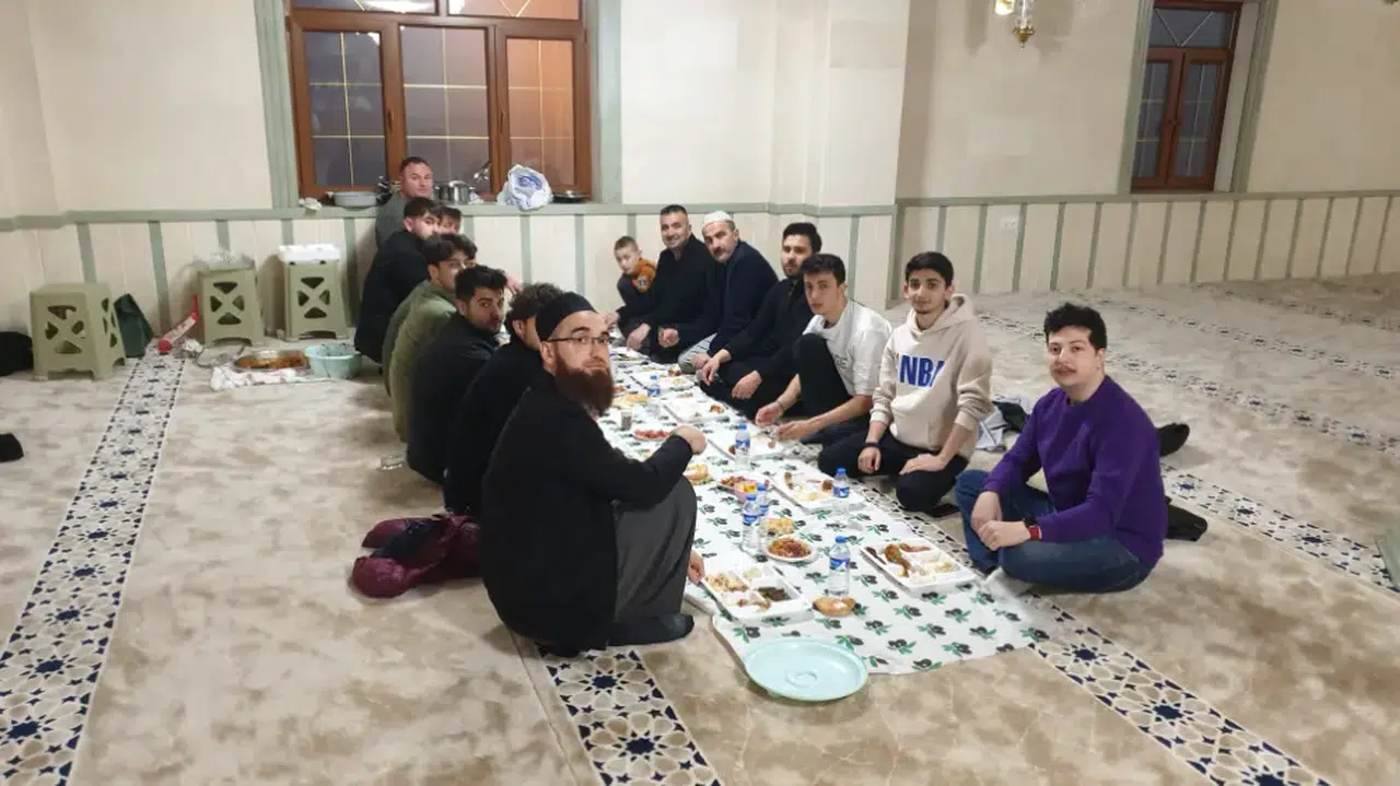 Pazar Fakülte Cami'nde İlk İftar Yemeği Düzenlendi