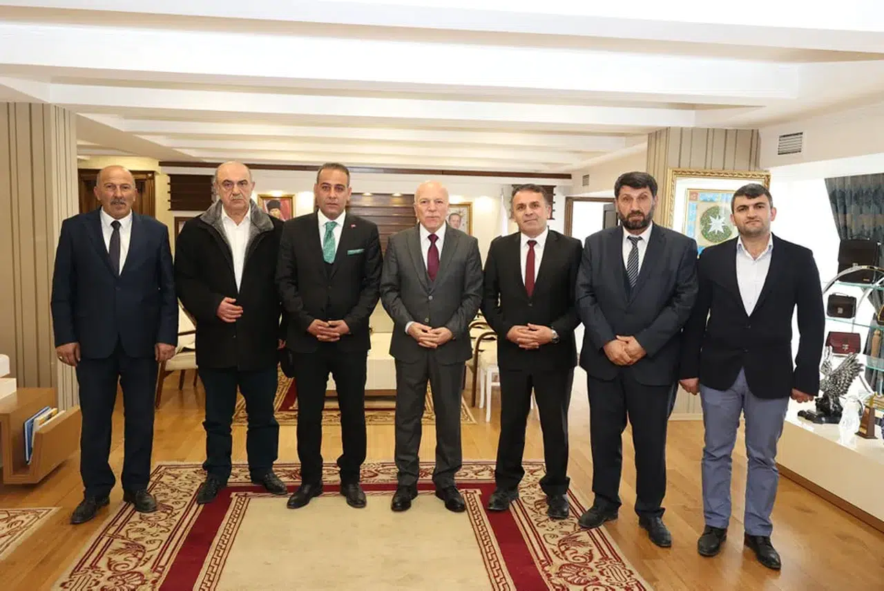 Erzurum Büyükşehir Belediye Başkanı Mehmet Sekmen, Cumhur İttifakı kapsamında Uzundere Belediye Başkan Adayı Sinan Aydın ve AK Parti İlçe Başkanı Fatih Ertek'i ağırladı