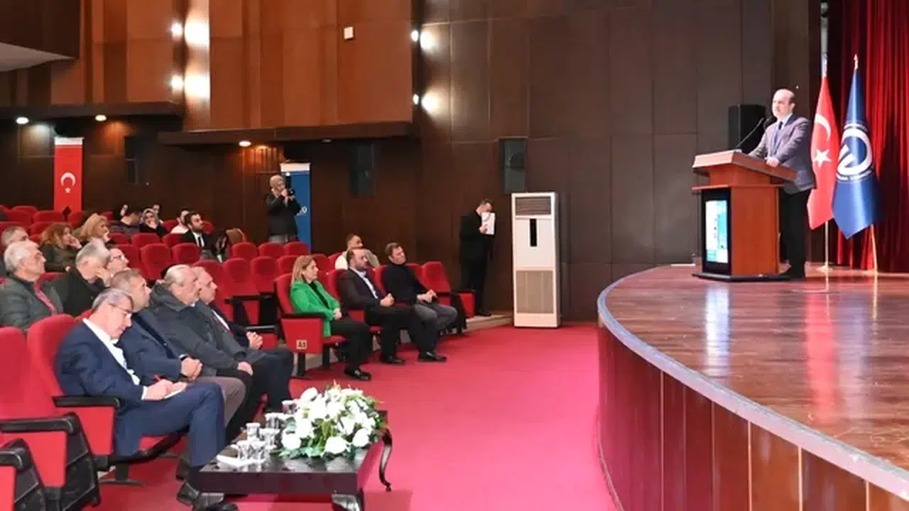 Trabzon'da "Türkiye'nin Deprem Gerçeği ve İleriye Yönelik Öneriler" paneli düzenlendi