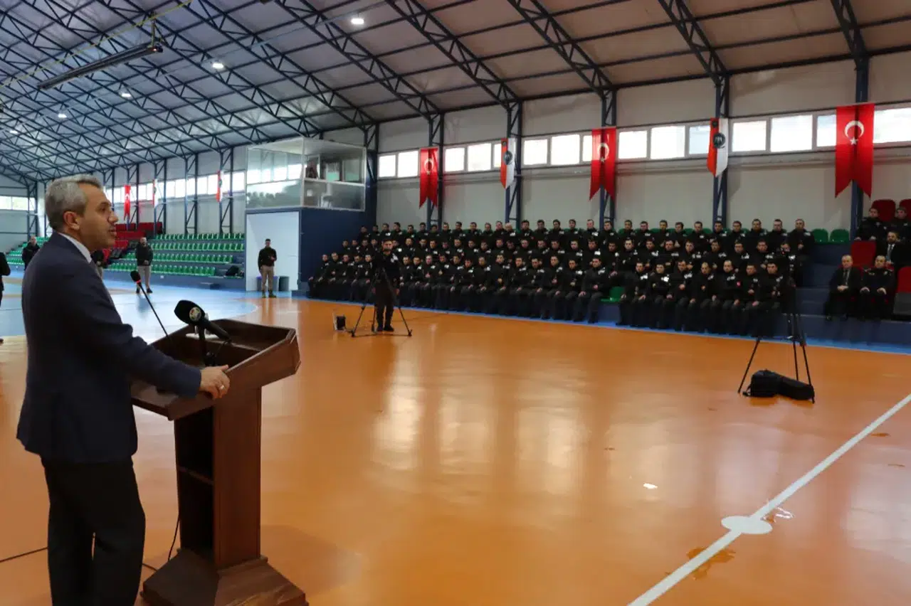 Vali Baydaş, Rize'deki Polis adaylarını ziyaret etti